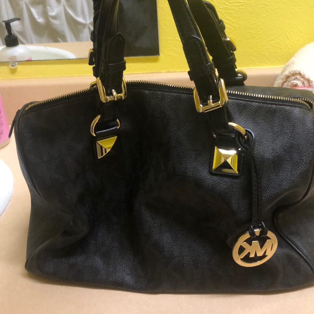 Michael Kors Large Grayson with gold hardware